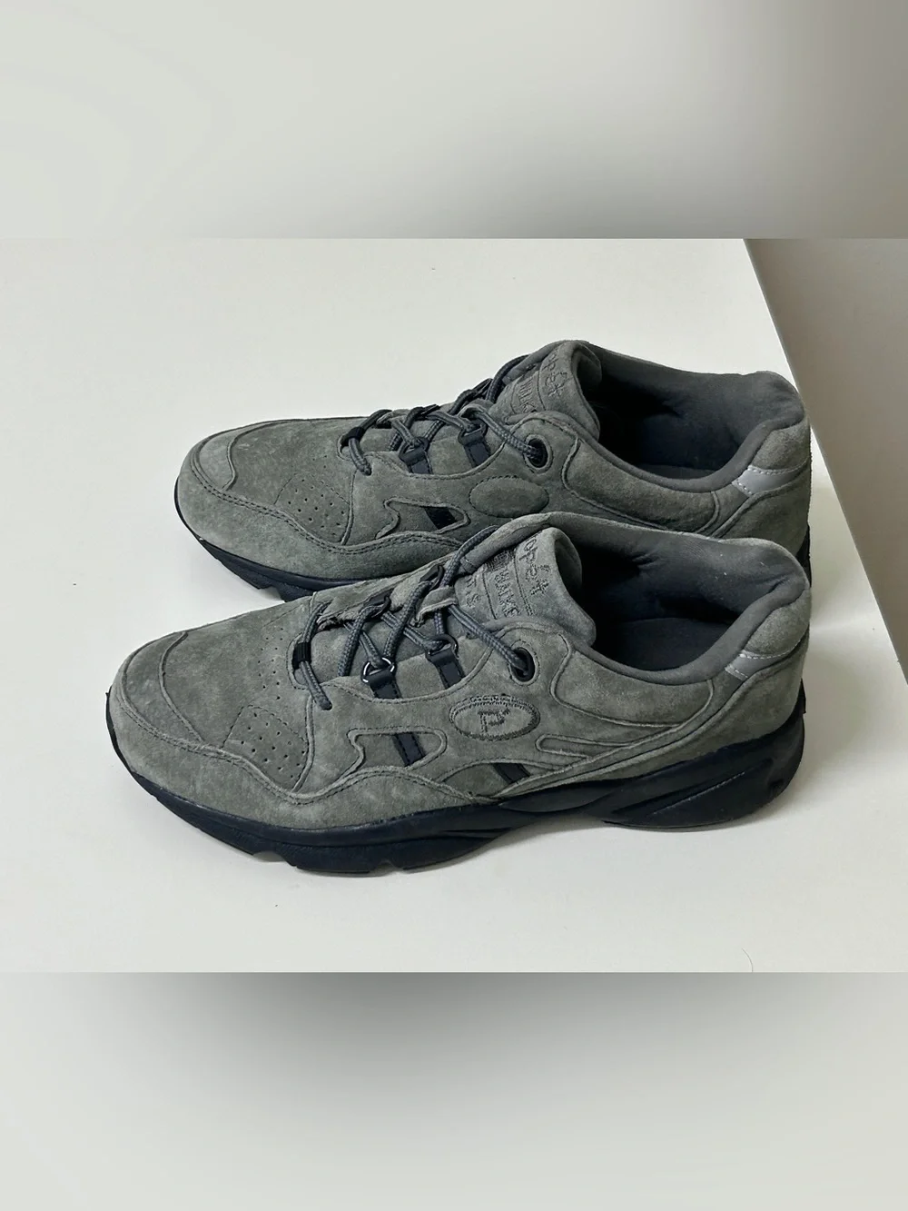 Women’s 8 D Grey Suede Leather Propet STABILITY WALKER Walking Shoes Sneakers