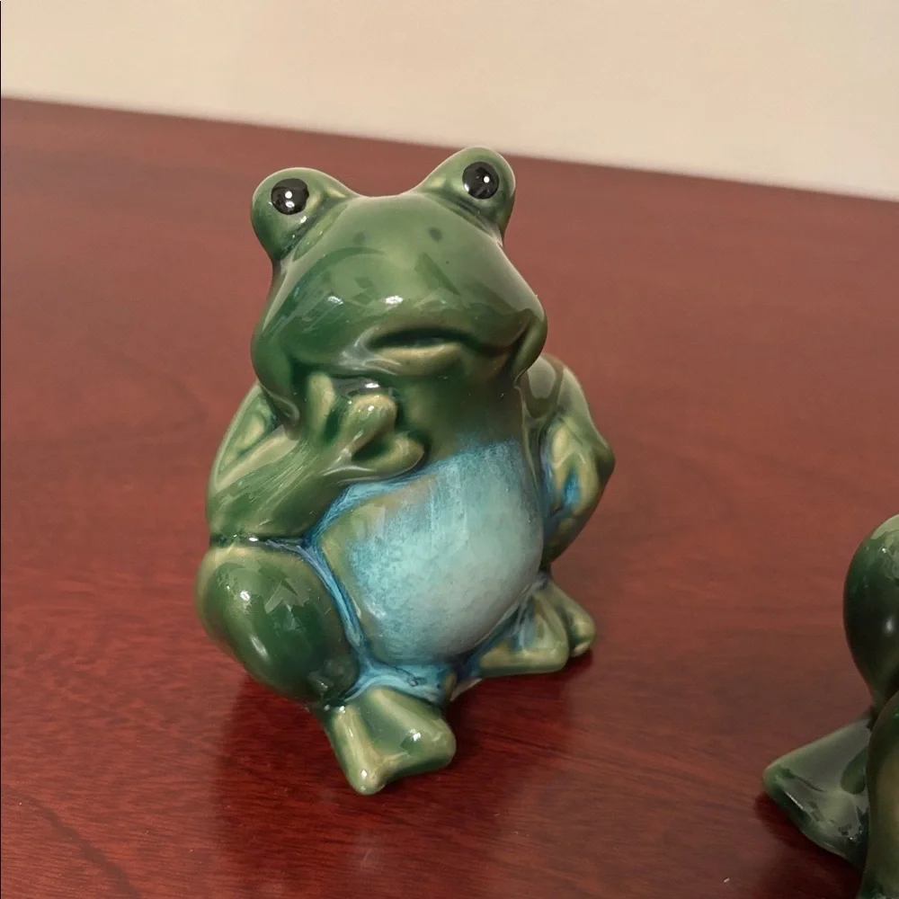 Set of three smooth ceramic green frog figurines