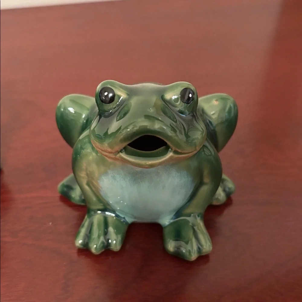 Set of three smooth ceramic green frog figurines