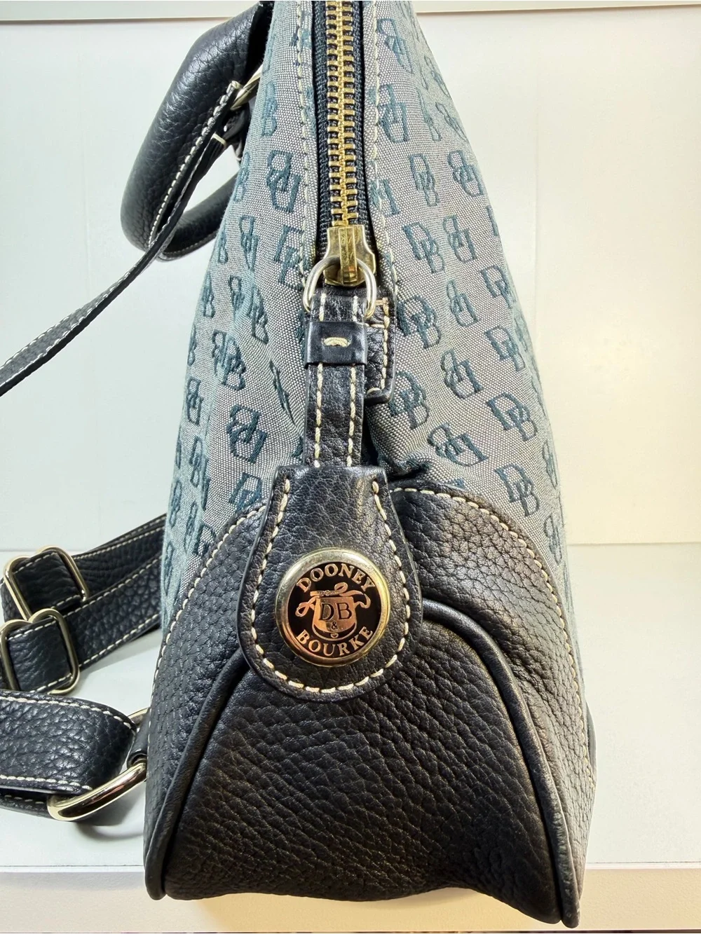 Dooney & Bourke compact dooney