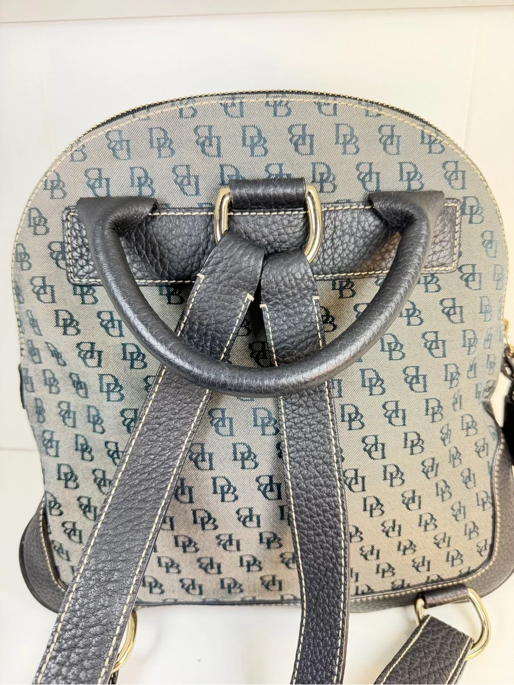 Dooney & Bourke compact dooney
