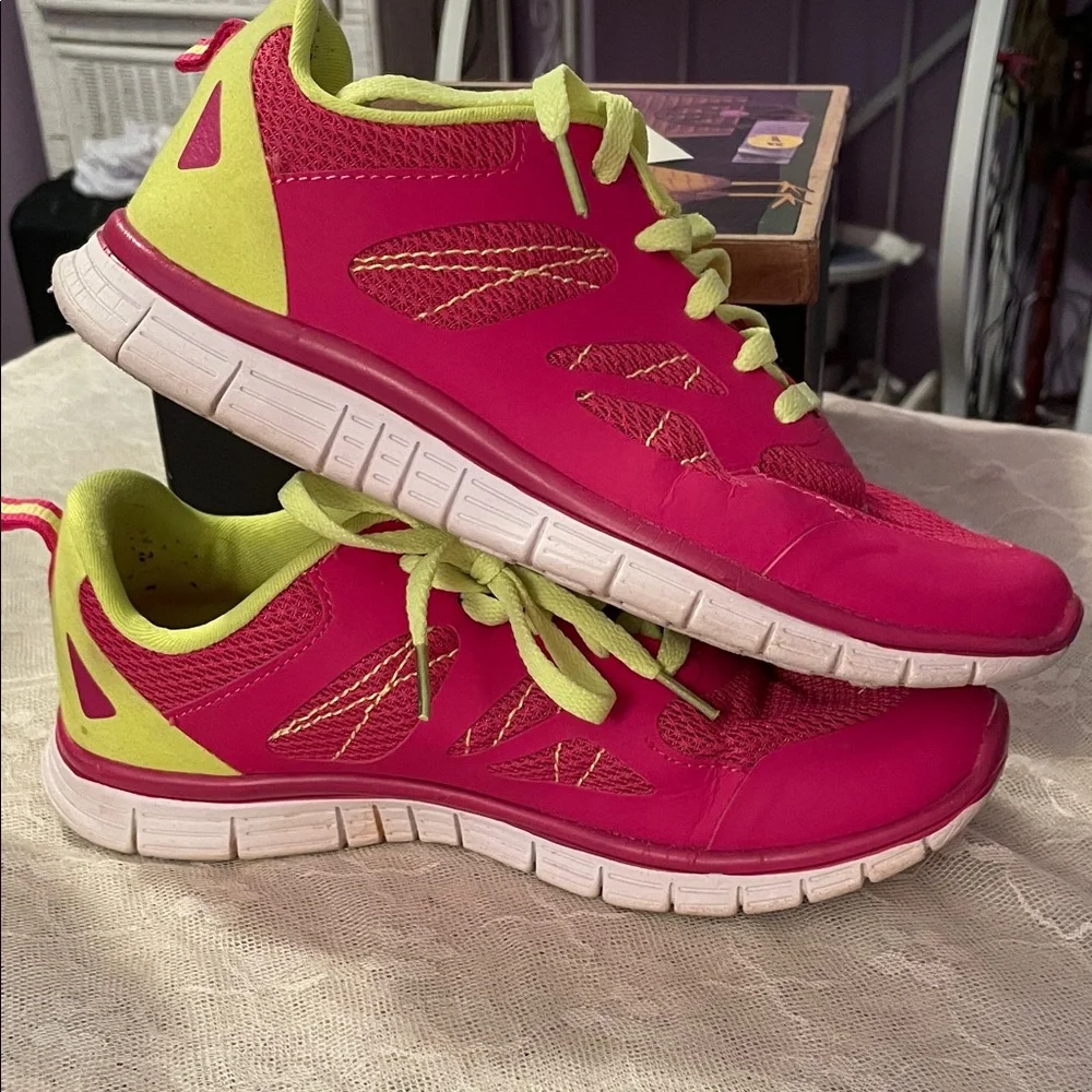 Danskin Now vibrant pink