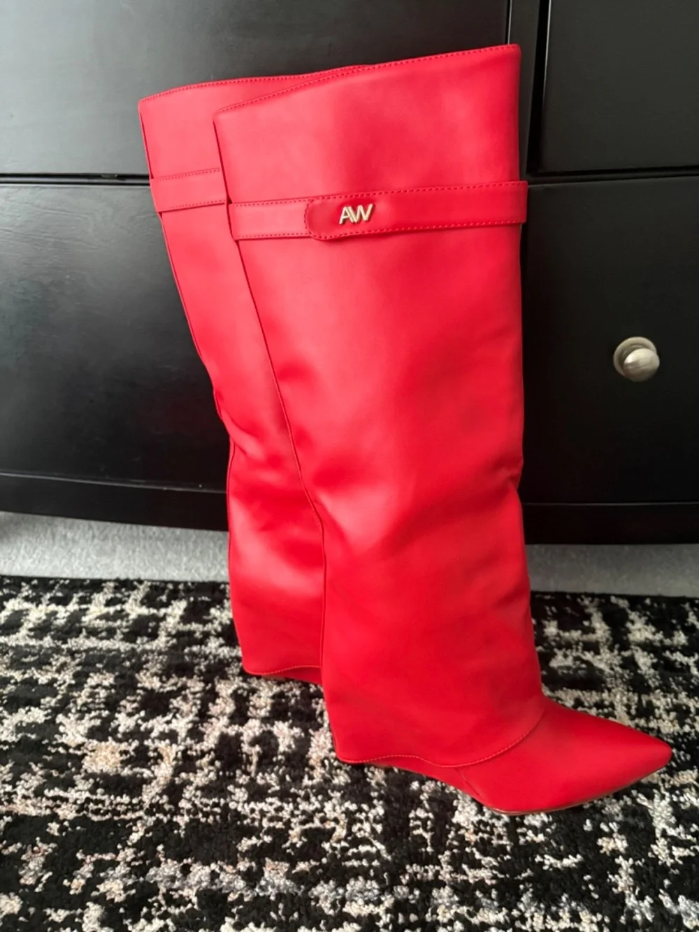 N/A red wedge