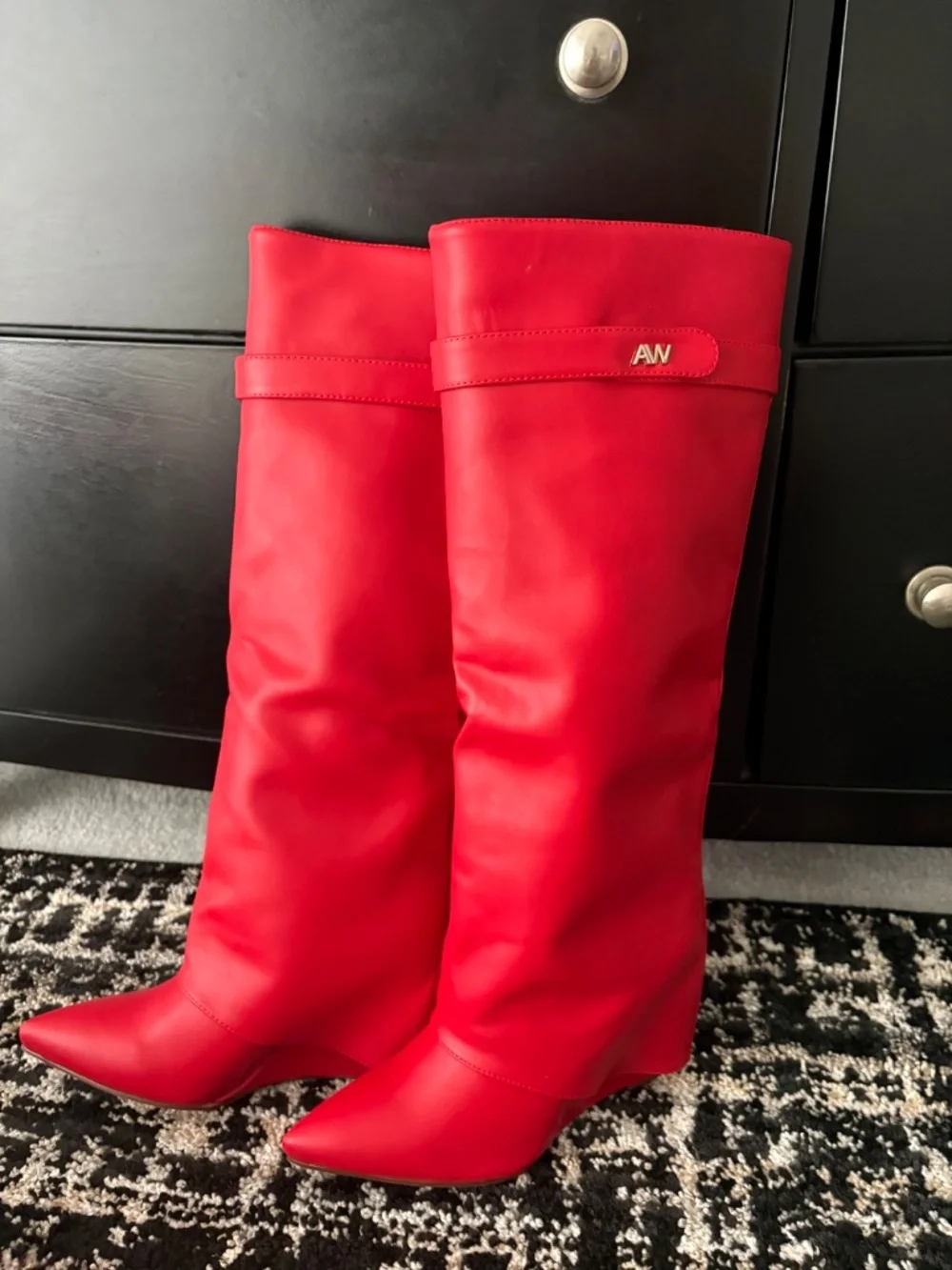 N/A red wedge