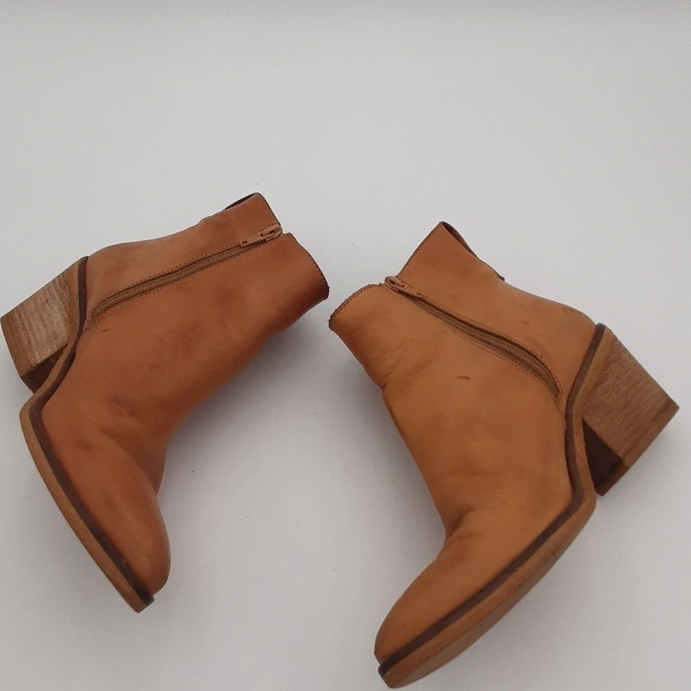 Mala vita tan heels