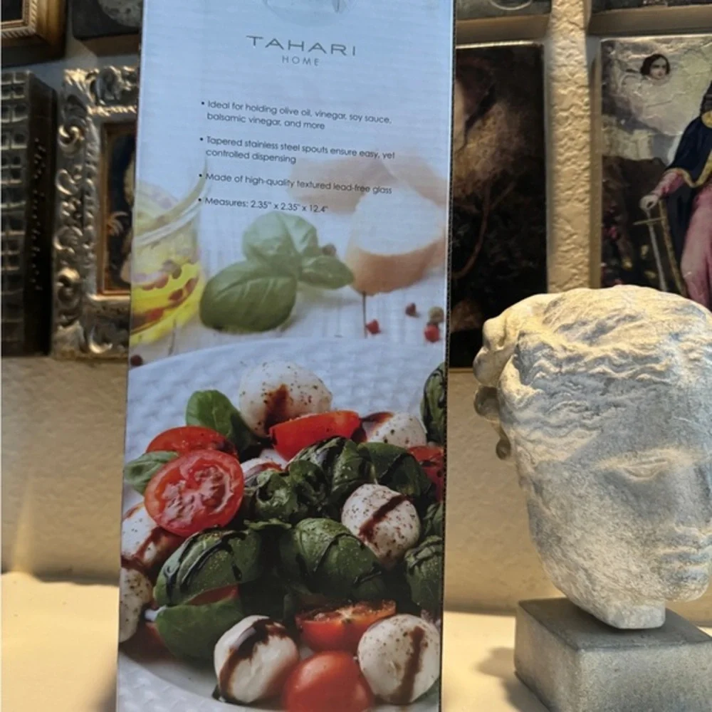 Tahari box new