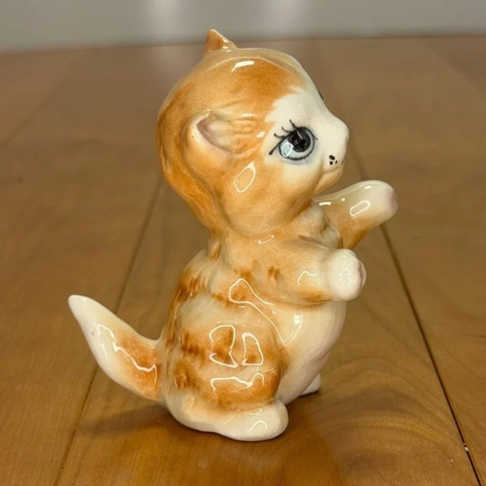 Vintage Ceramic Kitten Figurine – Orange Tabby Big Blue Eyes & Raised Paws 3.75