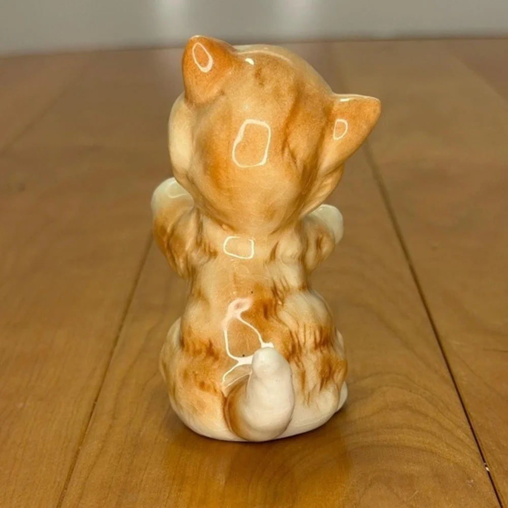 Vintage Ceramic Kitten Figurine – Orange Tabby Big Blue Eyes & Raised Paws 3.75