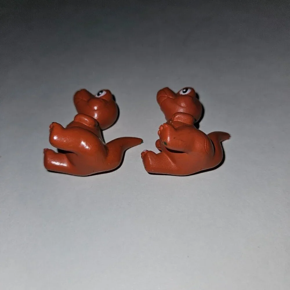 N/A dinosaur figures