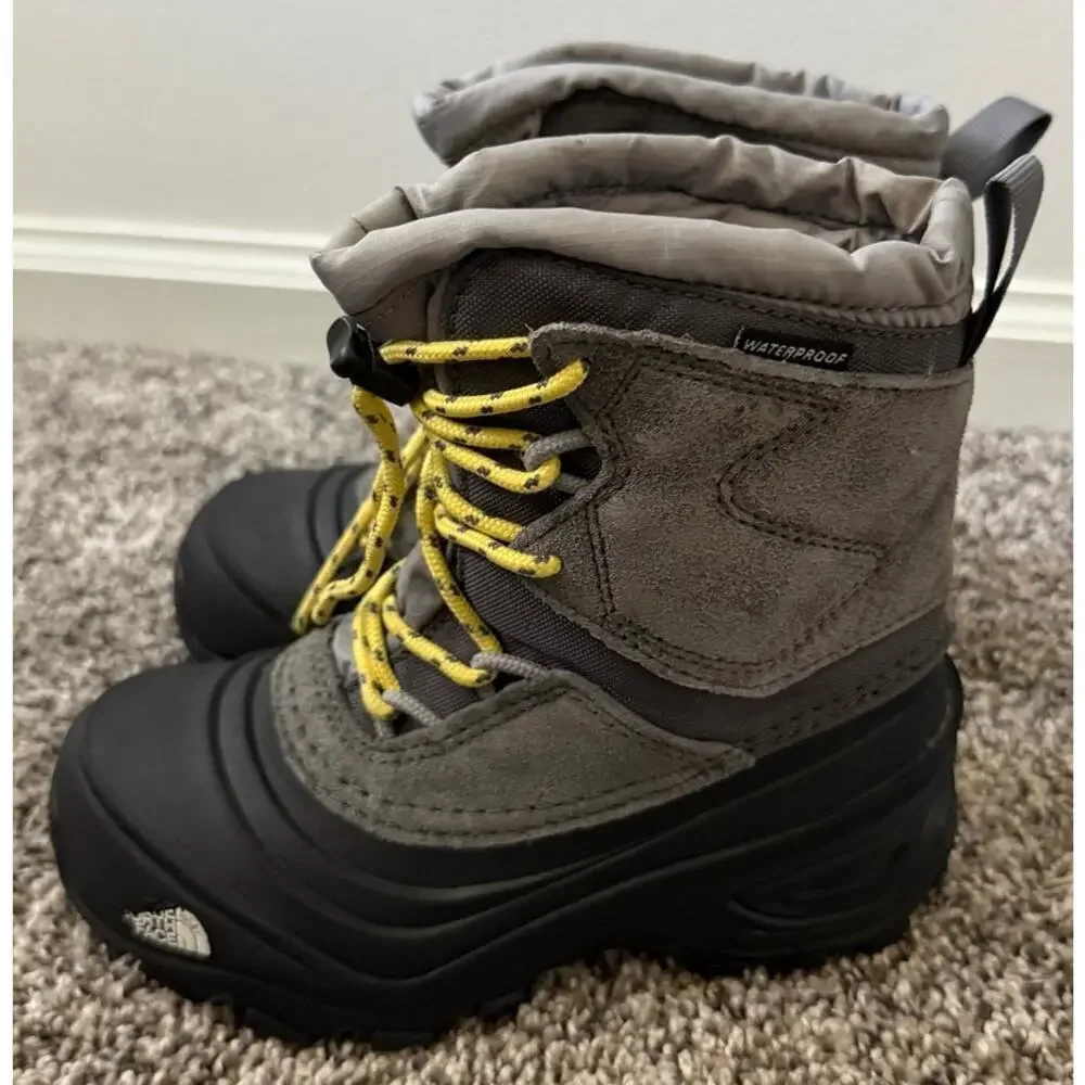 The North Face Alpenglow V Waterproof kids boot size 11