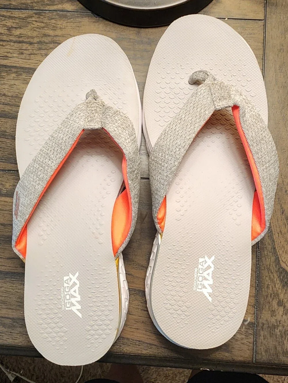 Skechers Goga Max Flip Flops Women's Gray Coral Comfort Sandals Size 7
