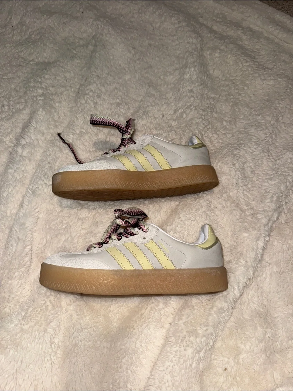 adidas Sambae sneakers sz 6 Pale Yellow with Gum Sole &  Spark Laces