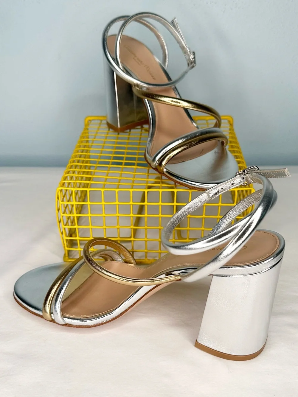 Gianvito Rossi eu shoes gold