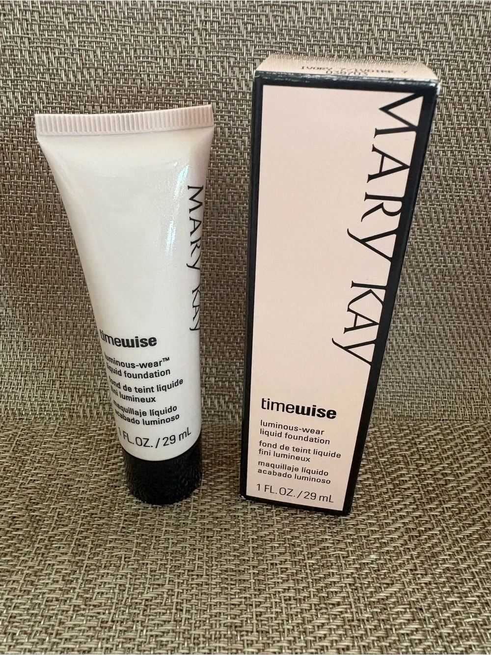 Mary Kay Timewise Luminous-Wear Liquid Foundation Ivory 7 (038703) New In Box