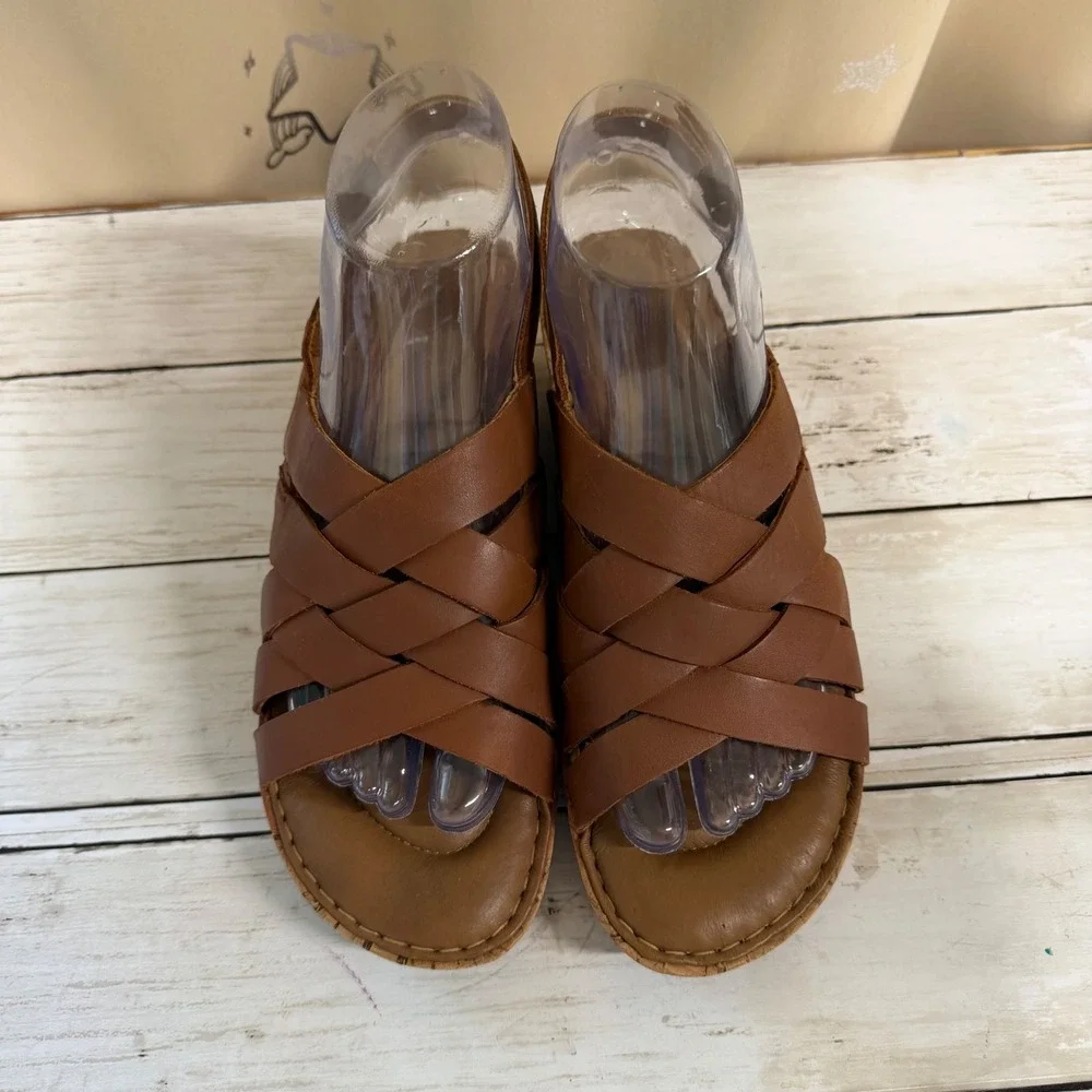 Born leather wedge
