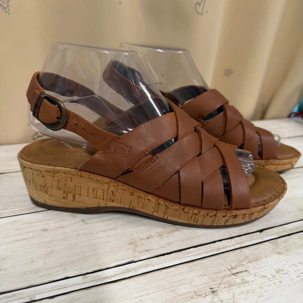 Born leather wedge