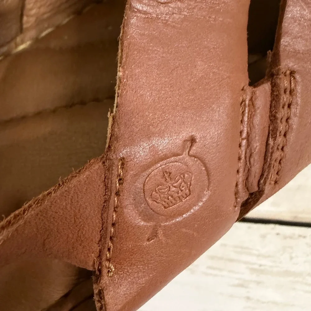 Born leather wedge