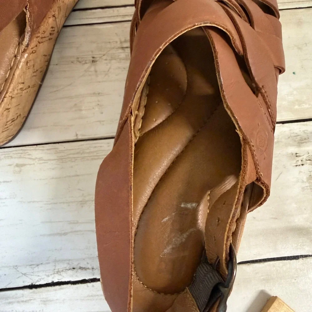 Born leather wedge