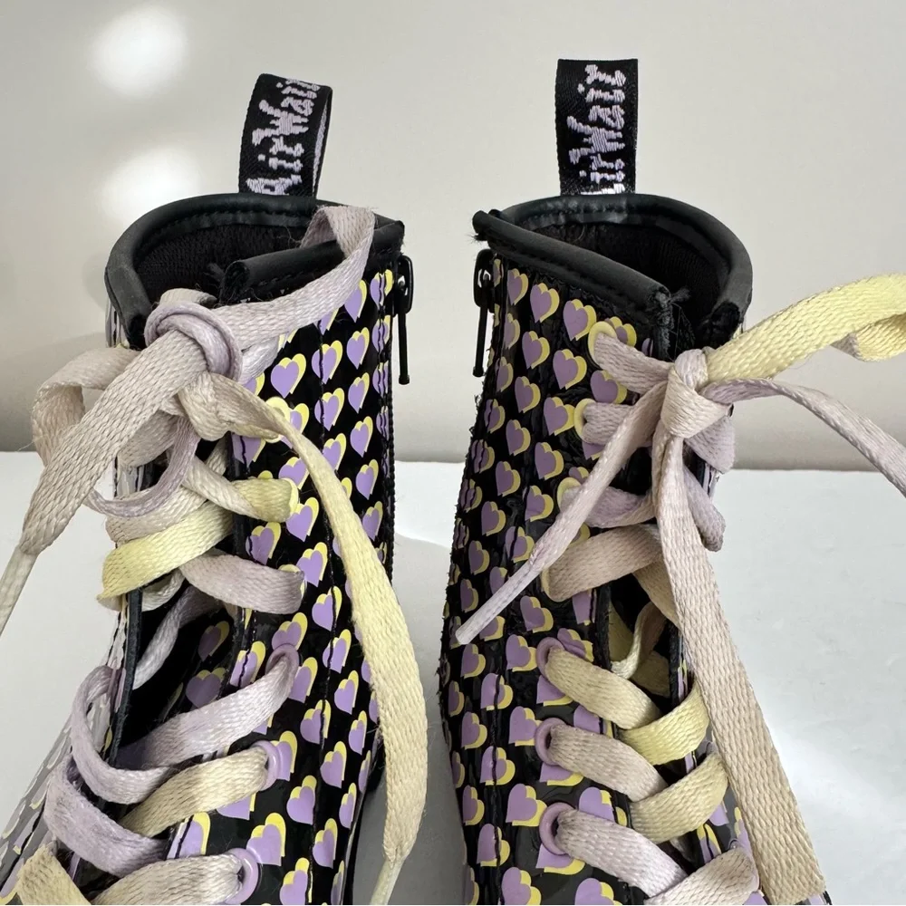 Dr. Martens glossy junior airwair