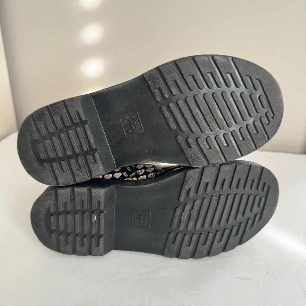 Dr. Martens wider more