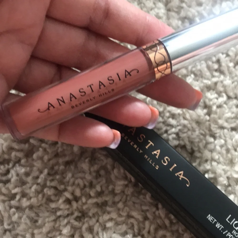 Anastasia Beverly Hills details anastasia