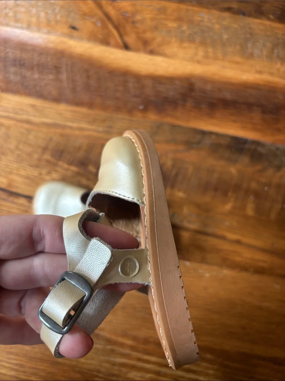 Freshly Picked Kids Metallic Gold Leather T-Strap Sandals size 5