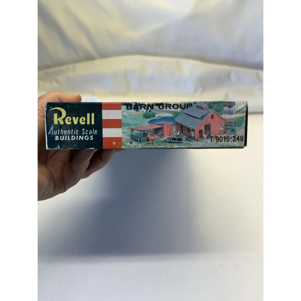 Model Train HO Scale Revell Barn Group Open Box Kit T-9015 249 VTG