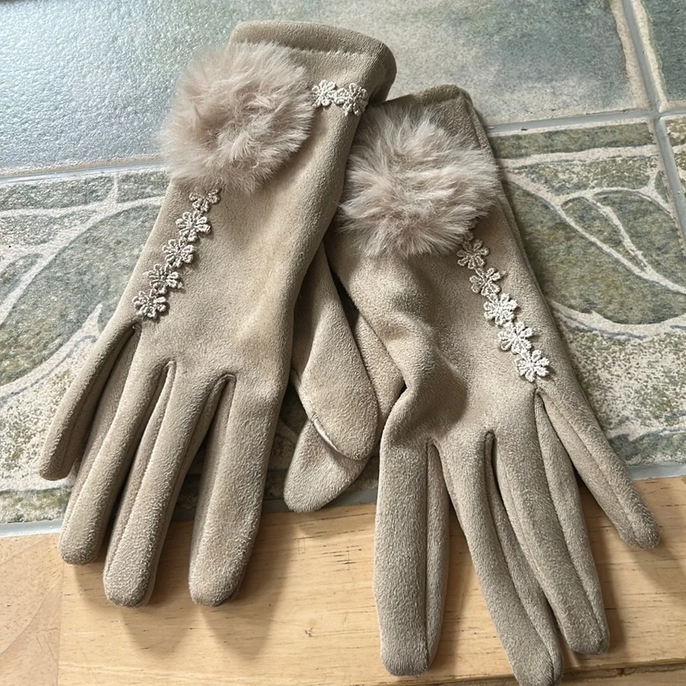 Polyester suede gloves