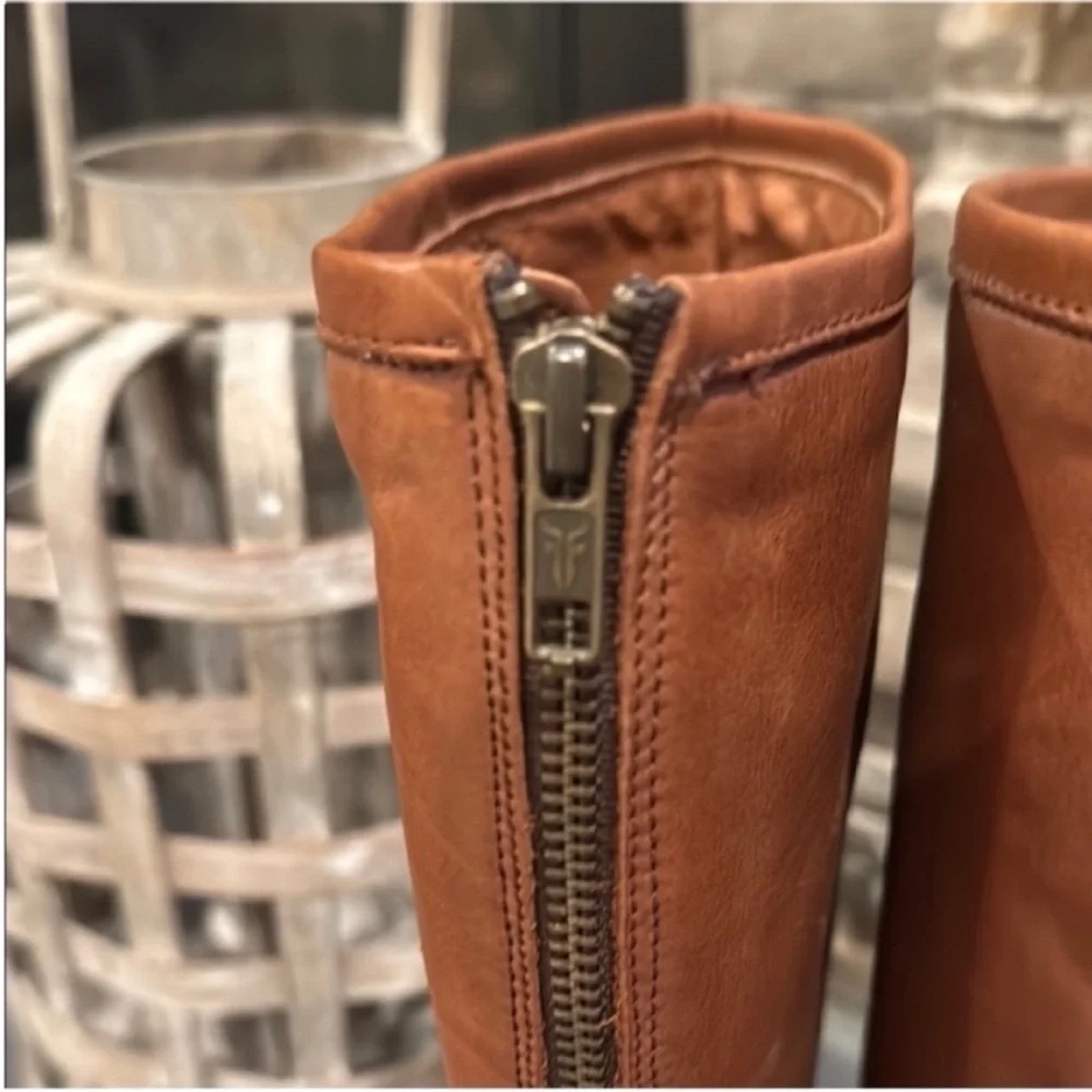 Frye elegant brown