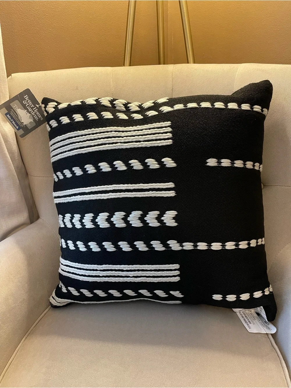 NWT Better Homes & Gardens Black White Textured Outdoor Throw Pillow 19x19