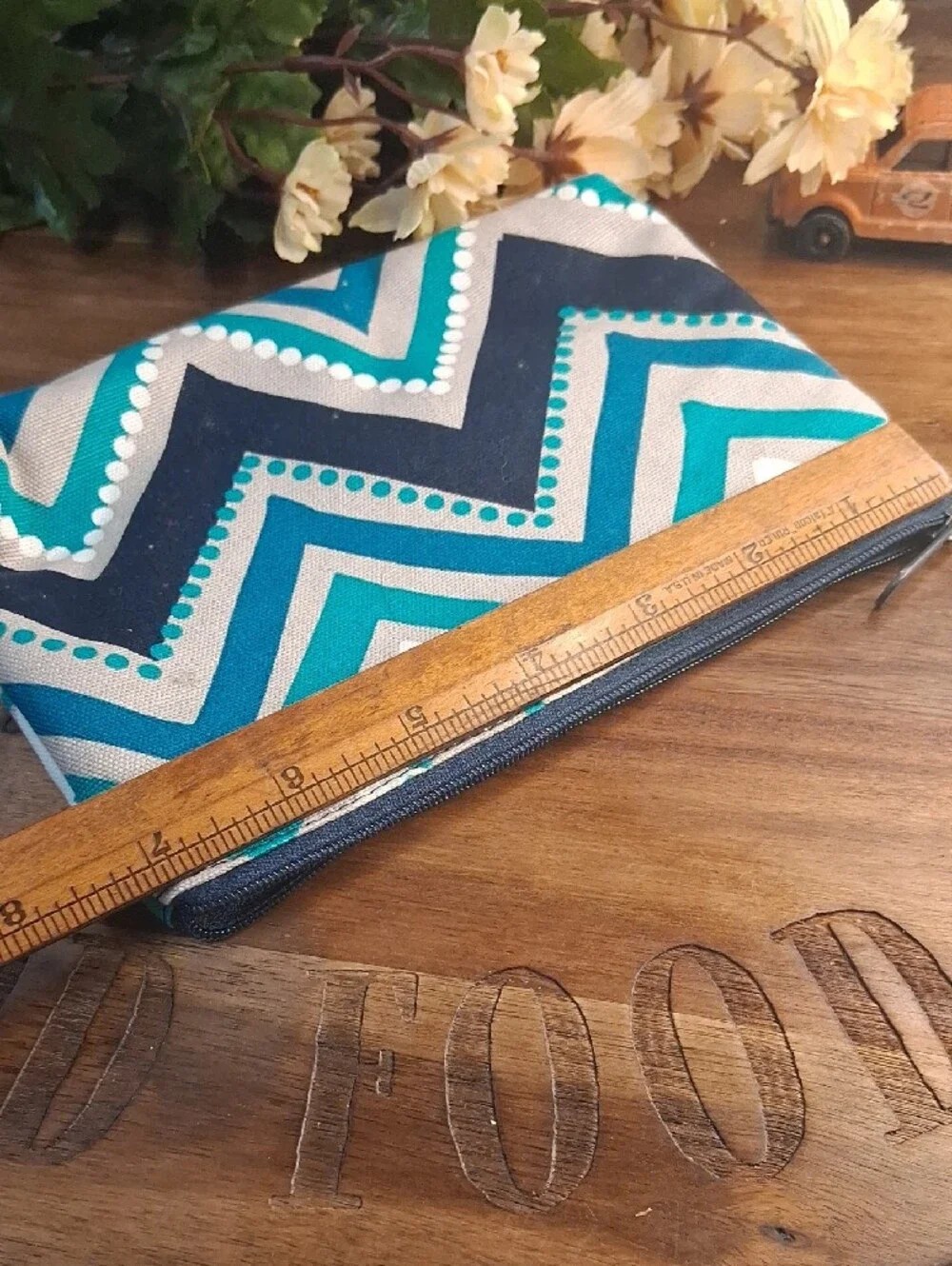 thirty-one gray chevron carry