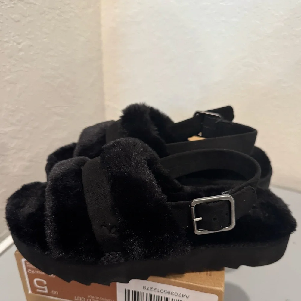 Koolaburra these black