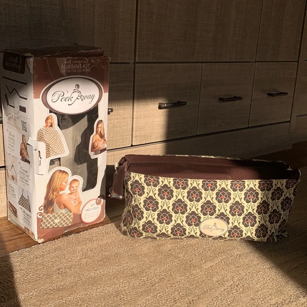 Peek Away‎ Gray Floral Essentials Nursing Pad