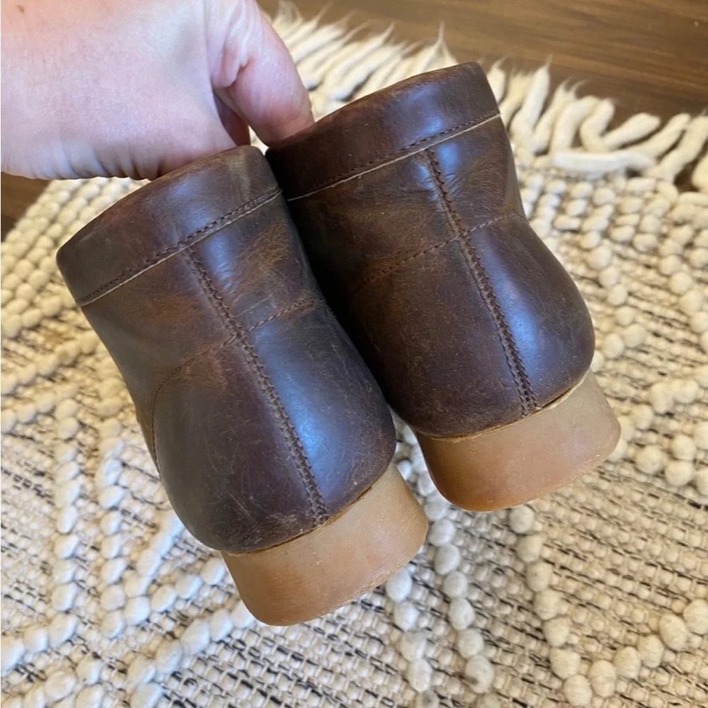 Clarks brown up leather