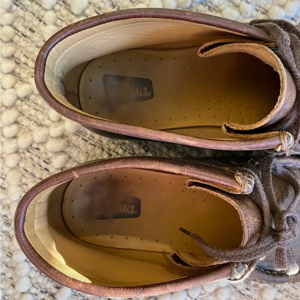 Clarks chukkas leather size