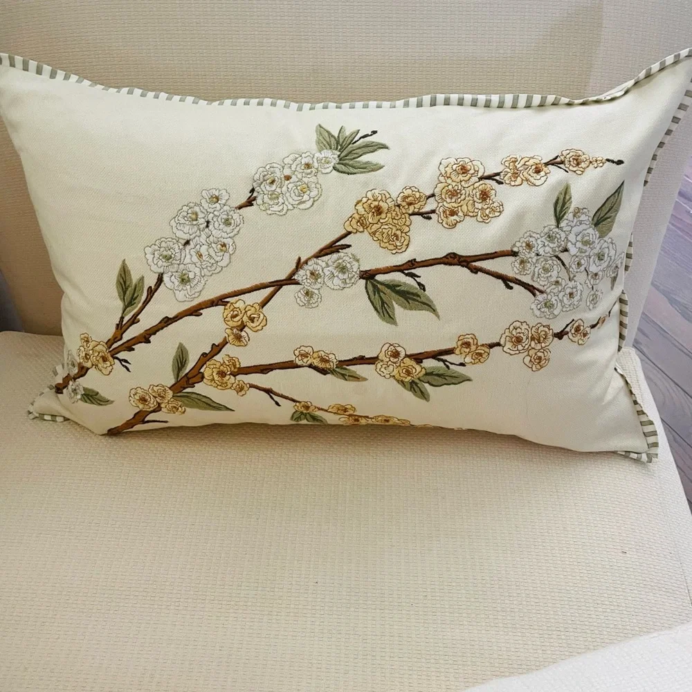 POTTERY BARN LINEN COTTON EMBROIDERED THROW PILLOW 16x26