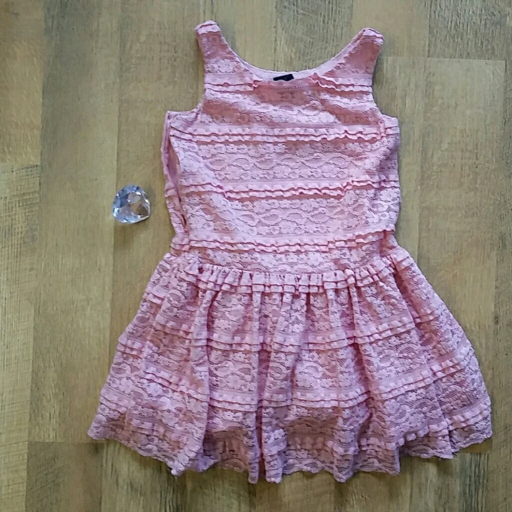 GAP coral lace