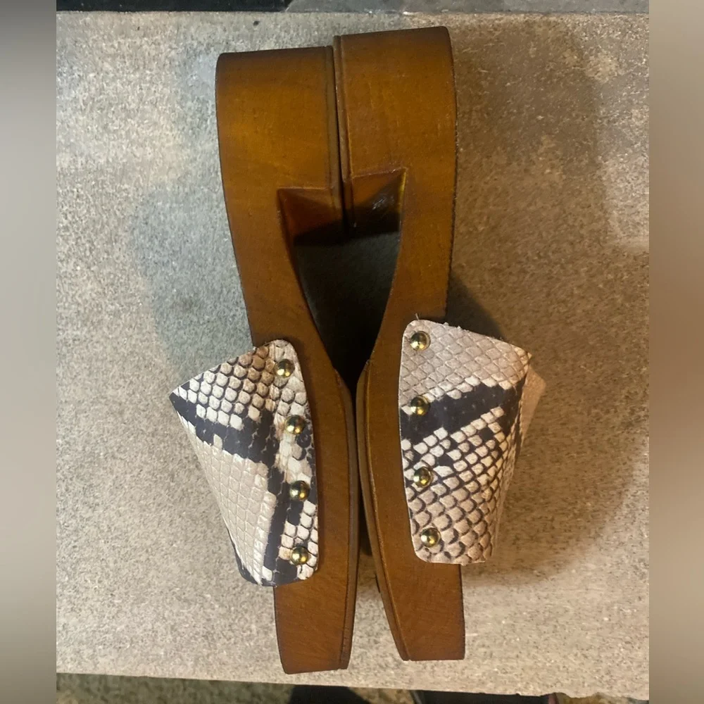 Vince Camuto elegant slide