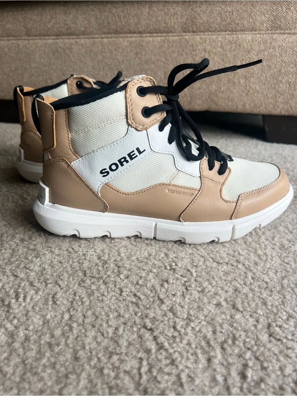 Sorel Explorer II - Sneaker Boots - Women’s Size 9 - New With Tags