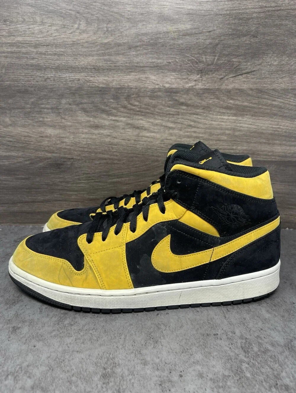 Air Jordan 1 Mid Reverse New Love Mens Size 12 Yellow Black 554724-071