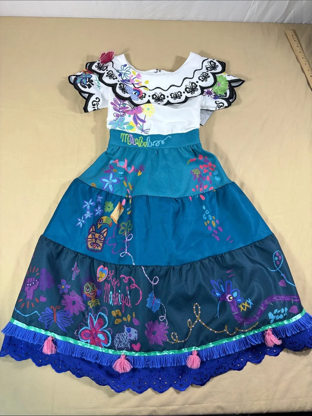 Disney dark collar details