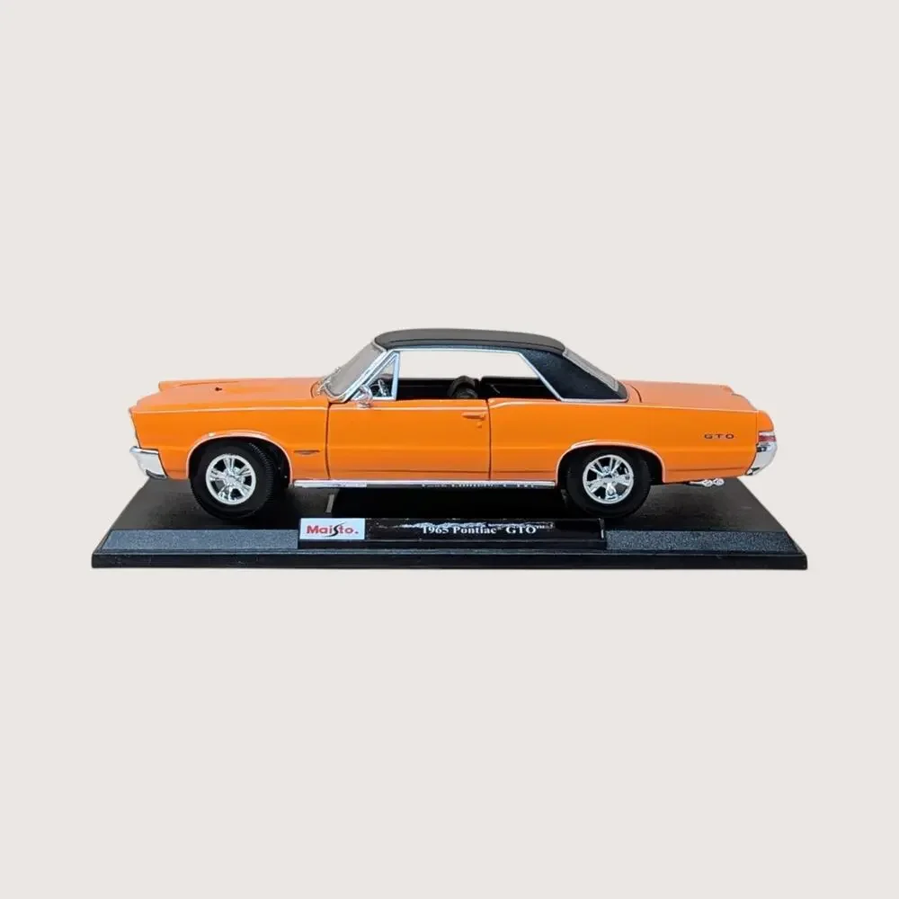 Maisto 1/18 1965 Pontiac GTO Special Edition Die Cast Car Orange