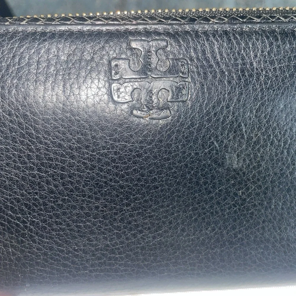 Tory Burch Taylor Zip Continental Wallet in Black Pebbled Leather With Tassel