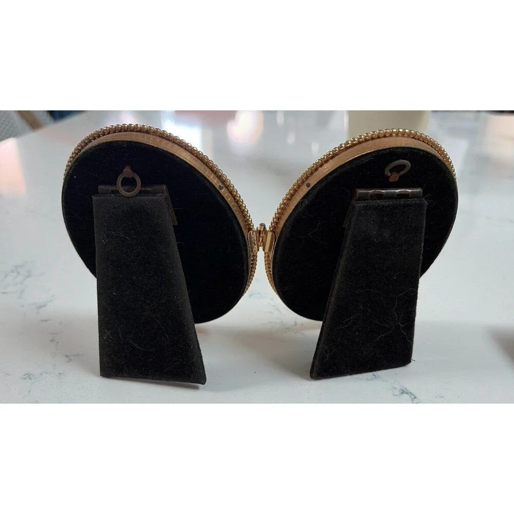 N/A decorative pair