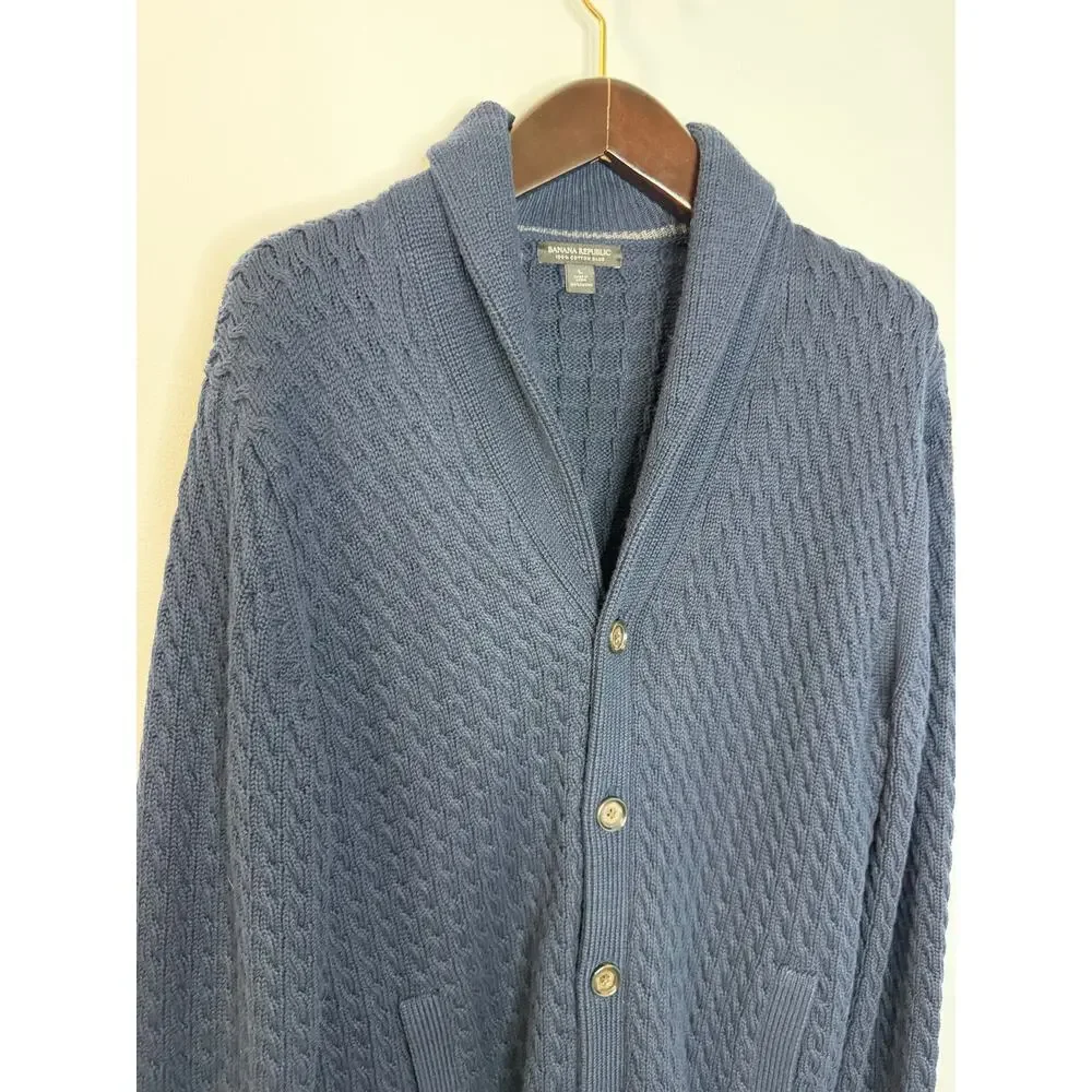 Banana Republic laying shoulder shawl