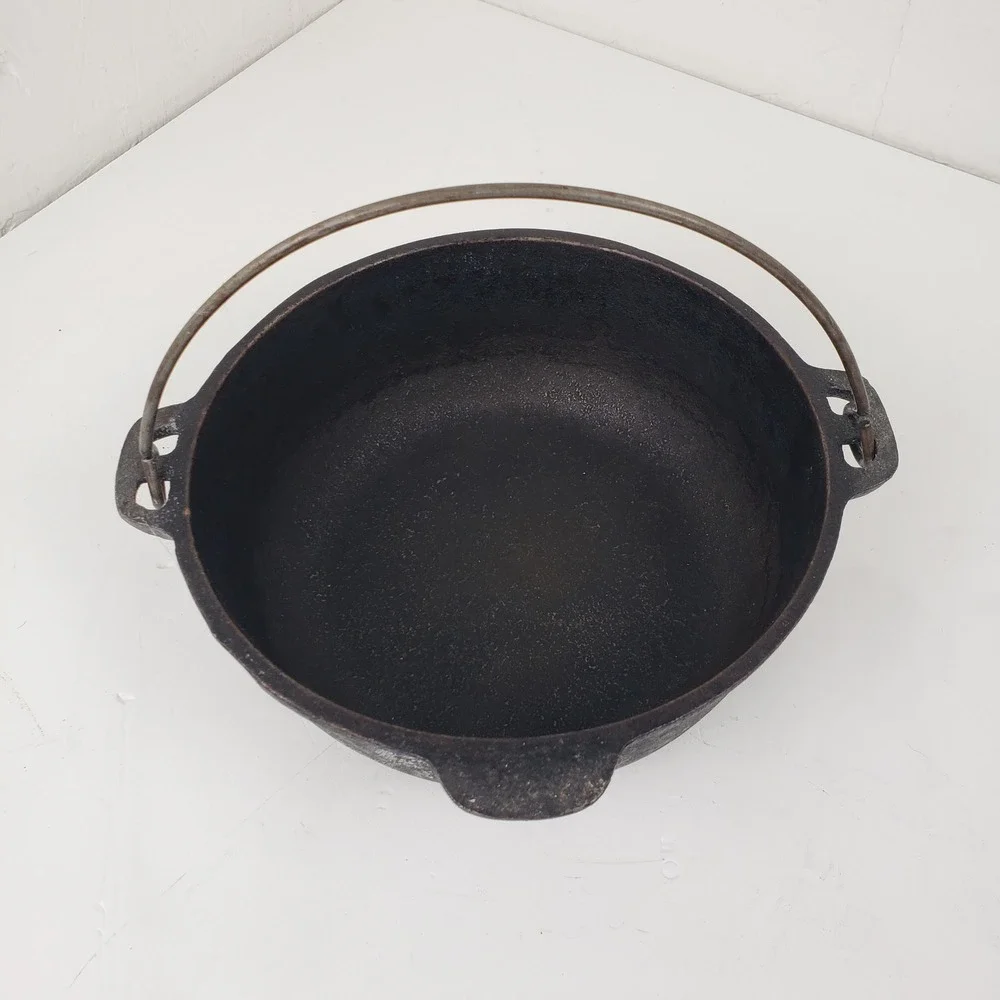 Vintage Lodge Cast Iron 2QT Dutch Oven with Bail Handle Made in USA No Lid 7.5: