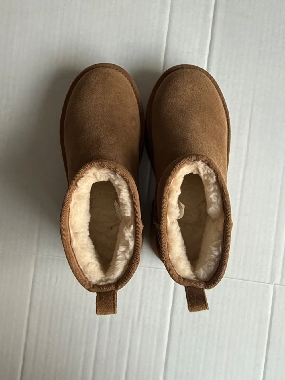UGG box new