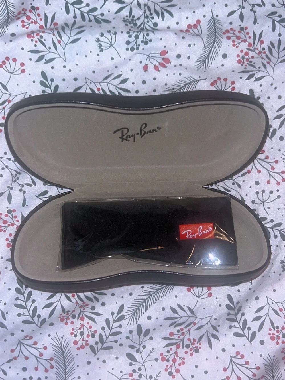 Ray-Ban curved black scratches