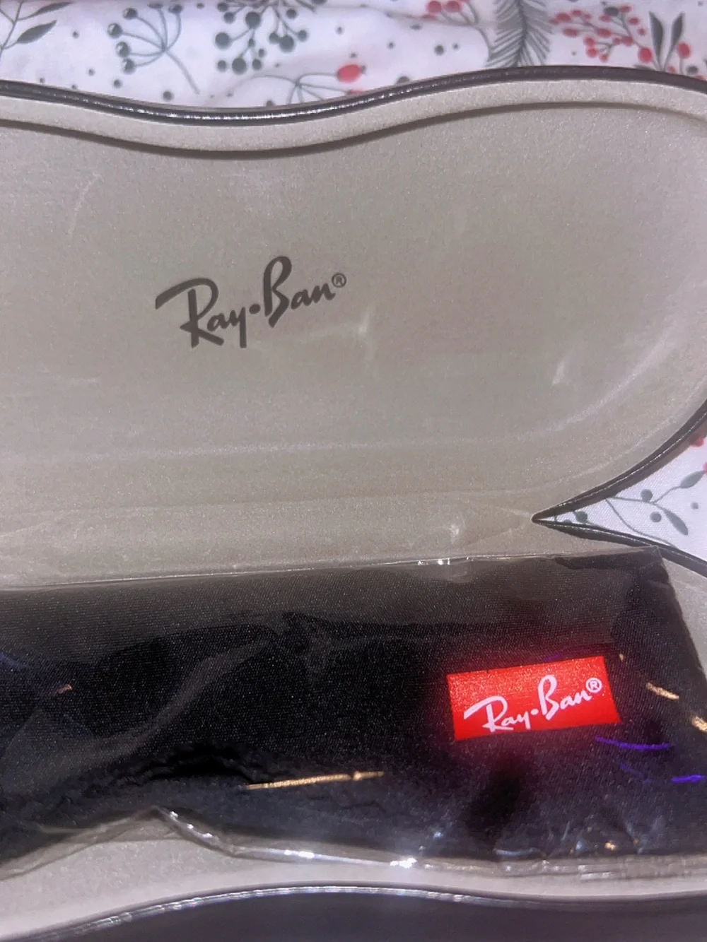Ray-Ban snap closure