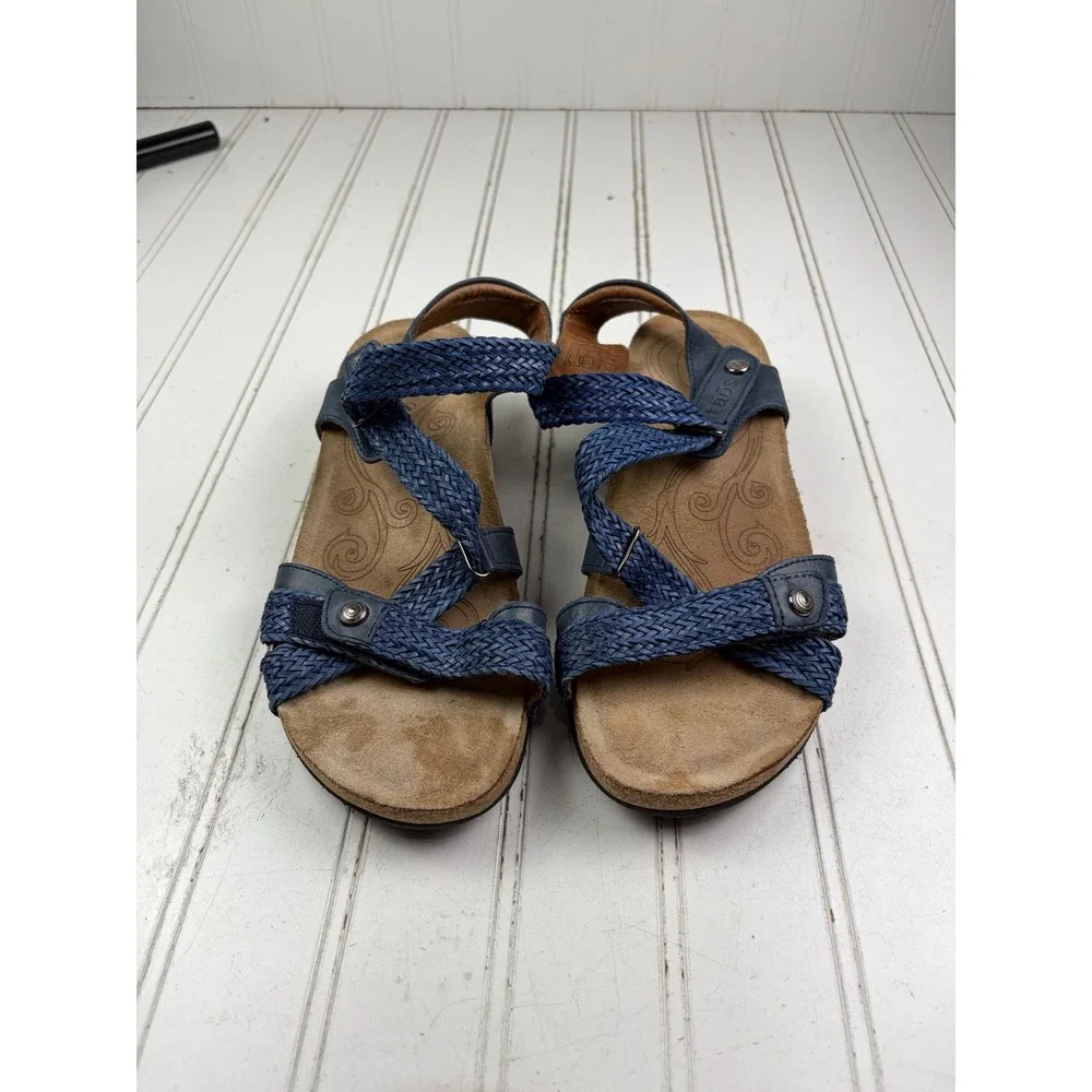 Taos Footwear step out